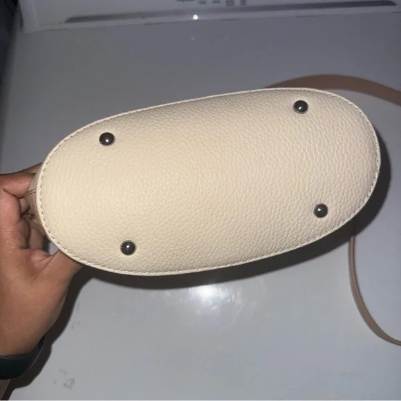 American Leather Co. Crowley Bucket Crossbody Beige & Tan - Picture 5 of 10